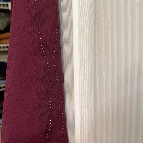 BURGUNDY BLOUSE~WITH~DETACHABLE NECKLACE~ - Picture 7 of 9